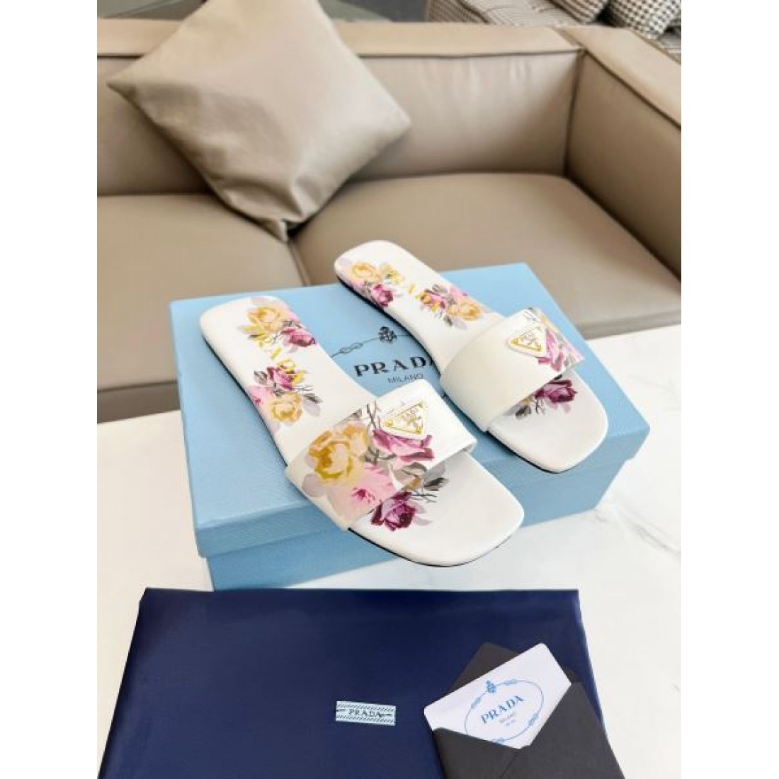 迷わずゲット PRADA プラダ コピー レディースサンダル これは買い