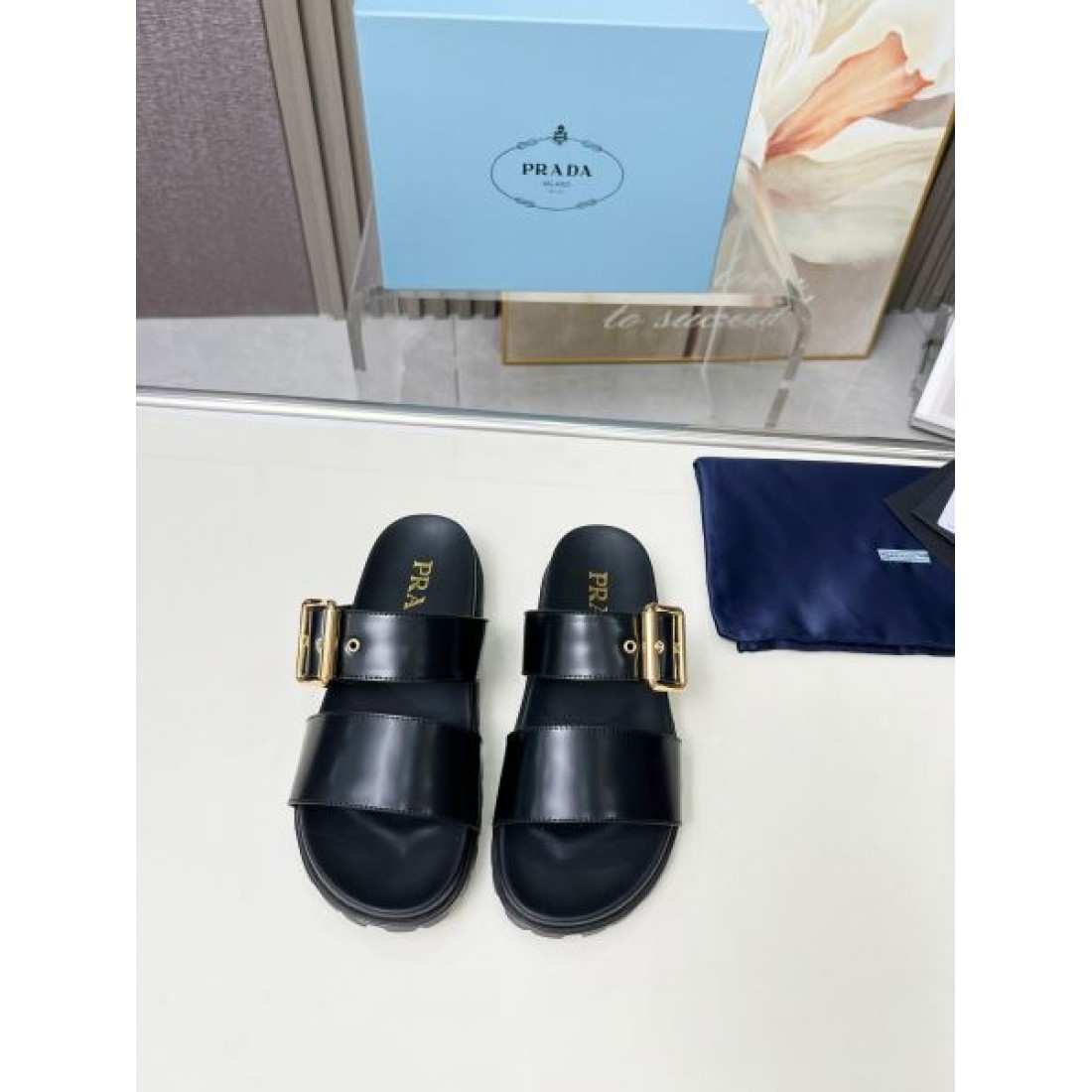 季節感たっぷり PRADA プラダ コピー レディースサンダル 旬コーデに最適