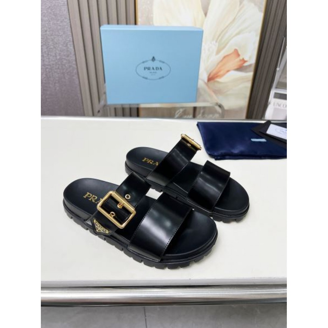 季節感たっぷり PRADA プラダ コピー レディースサンダル 旬コーデに最適