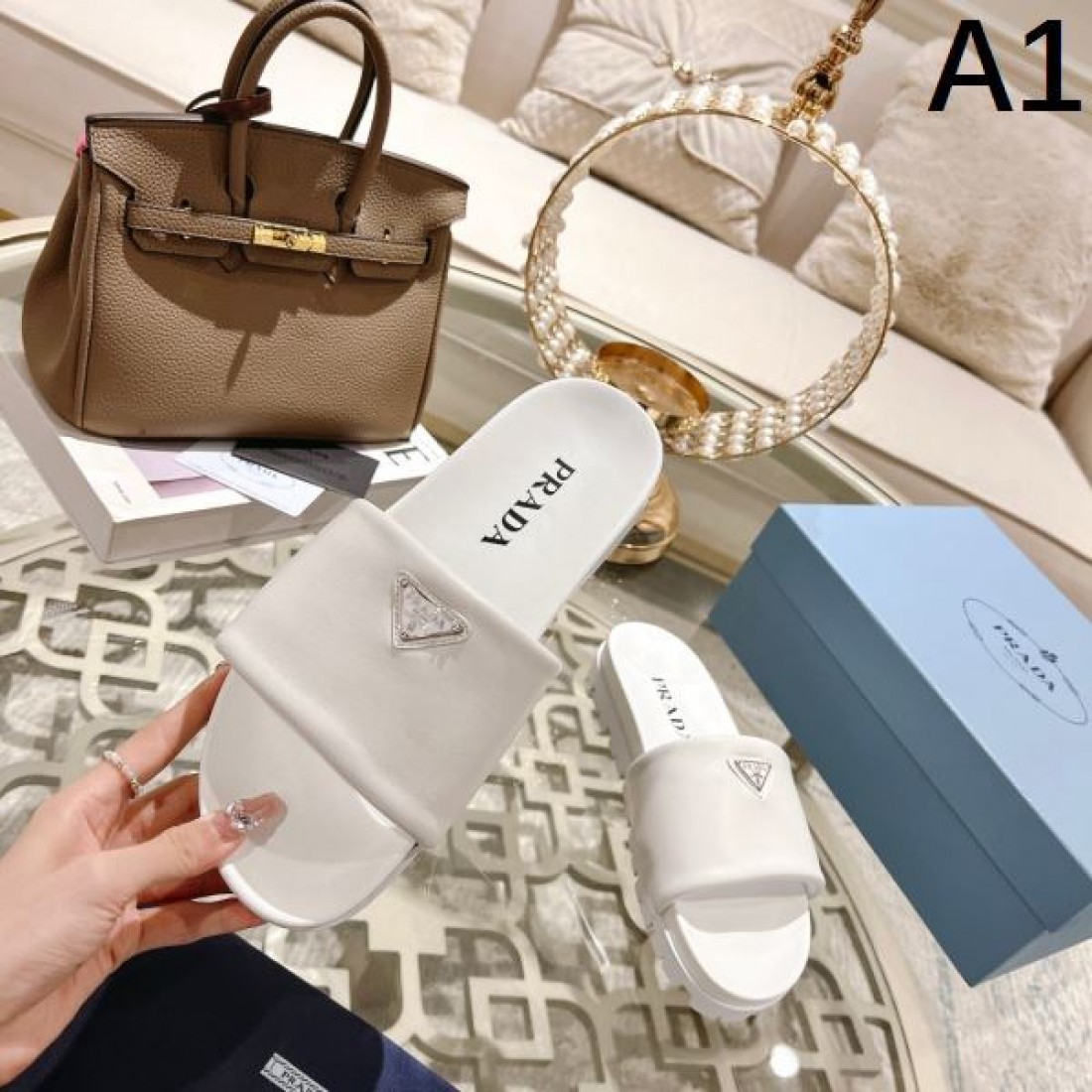 軽やかで上品な PRADA プラダ コピー サンダル が話題