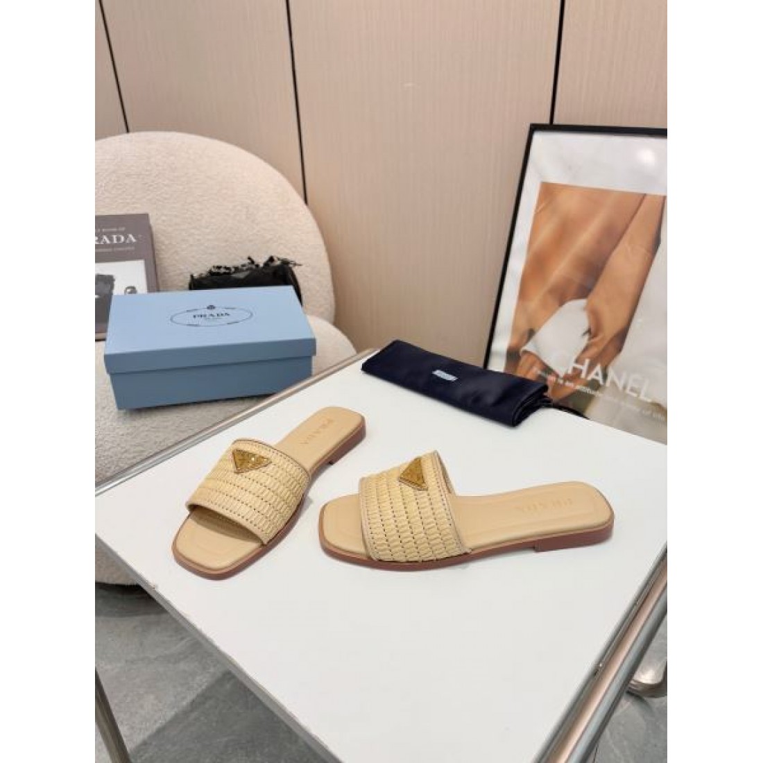 モダンで柔らかな印象の PRADA プラダ コピー サンダル を今すぐ体感