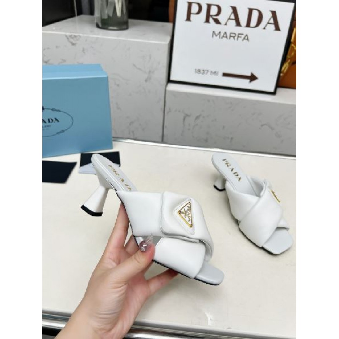 美しさと実用性を兼ね備えた PRADA プラダ コピー サンダル が大人気