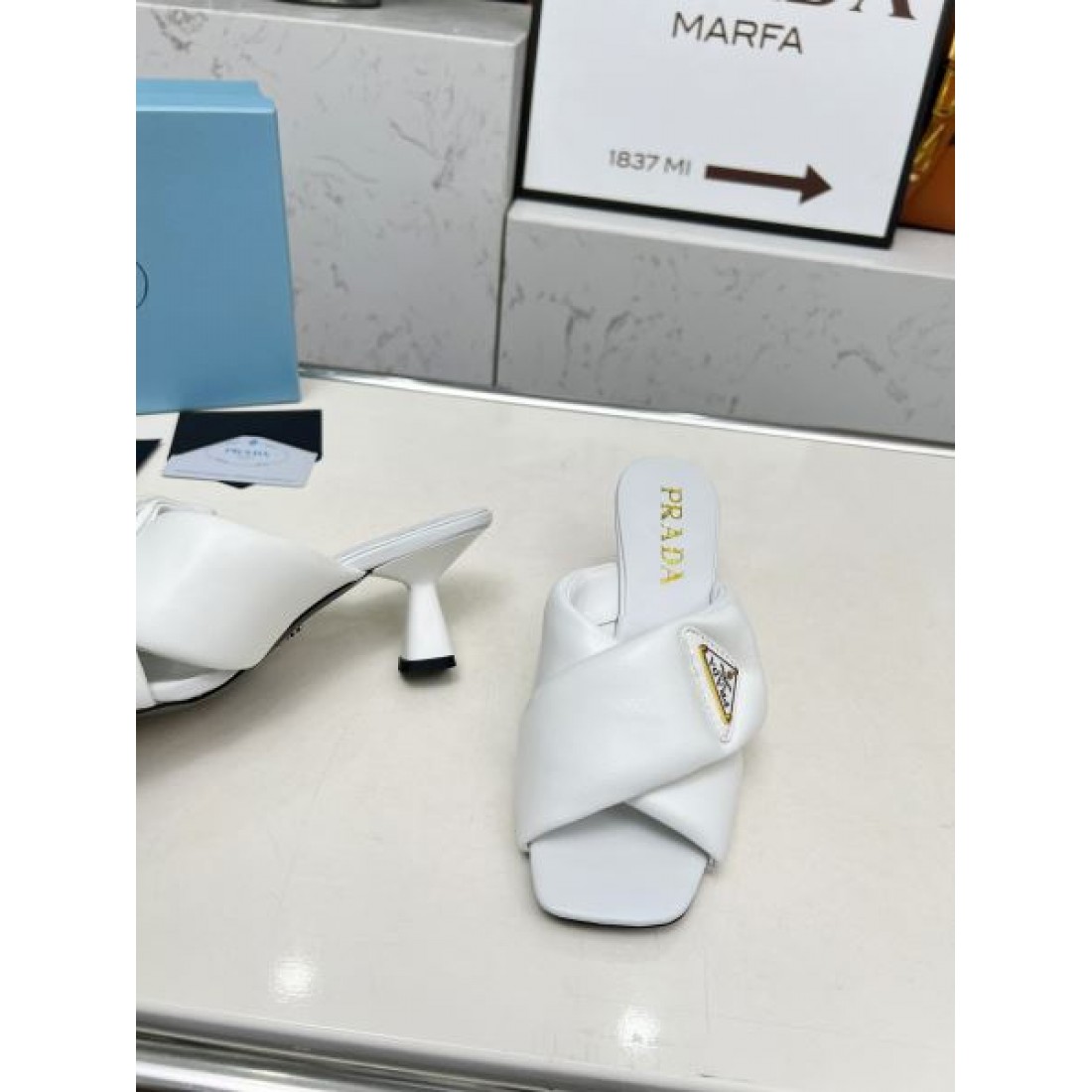 美しさと実用性を兼ね備えた PRADA プラダ コピー サンダル が大人気