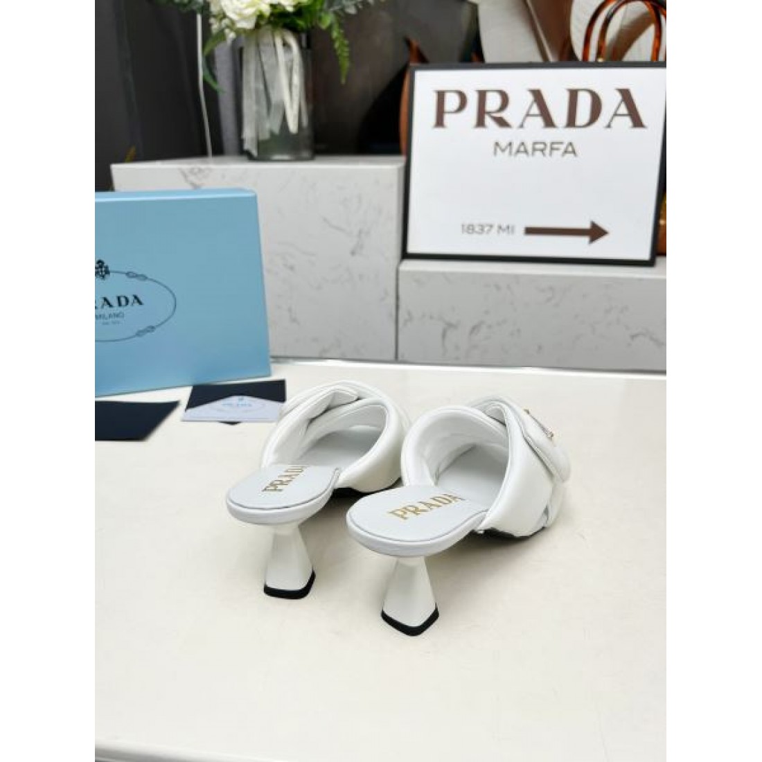 美しさと実用性を兼ね備えた PRADA プラダ コピー サンダル が大人気