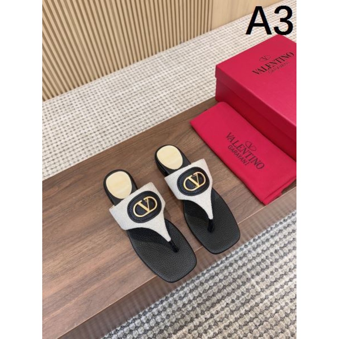 軽やかで華やかな VALENTINO ヴァレンティノ コピーサンダル を今すぐ体感