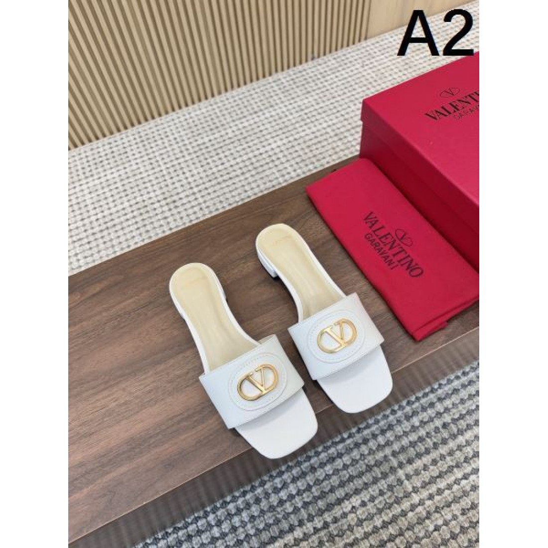 VALENTINO ヴァレンティノ コピーサンダル 洗練されて上品な印象が魅力