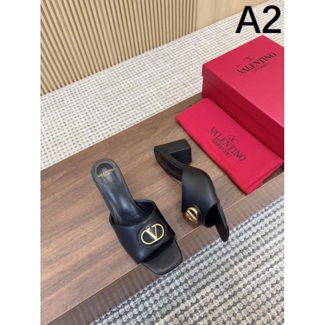存在感と抜け感を兼ね備えた VALENTINO ヴァレンティノ コピーサンダル が話題