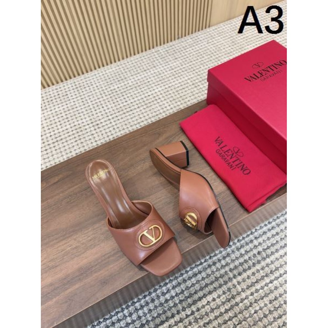 存在感と抜け感を兼ね備えた VALENTINO ヴァレンティノ コピーサンダル が話題