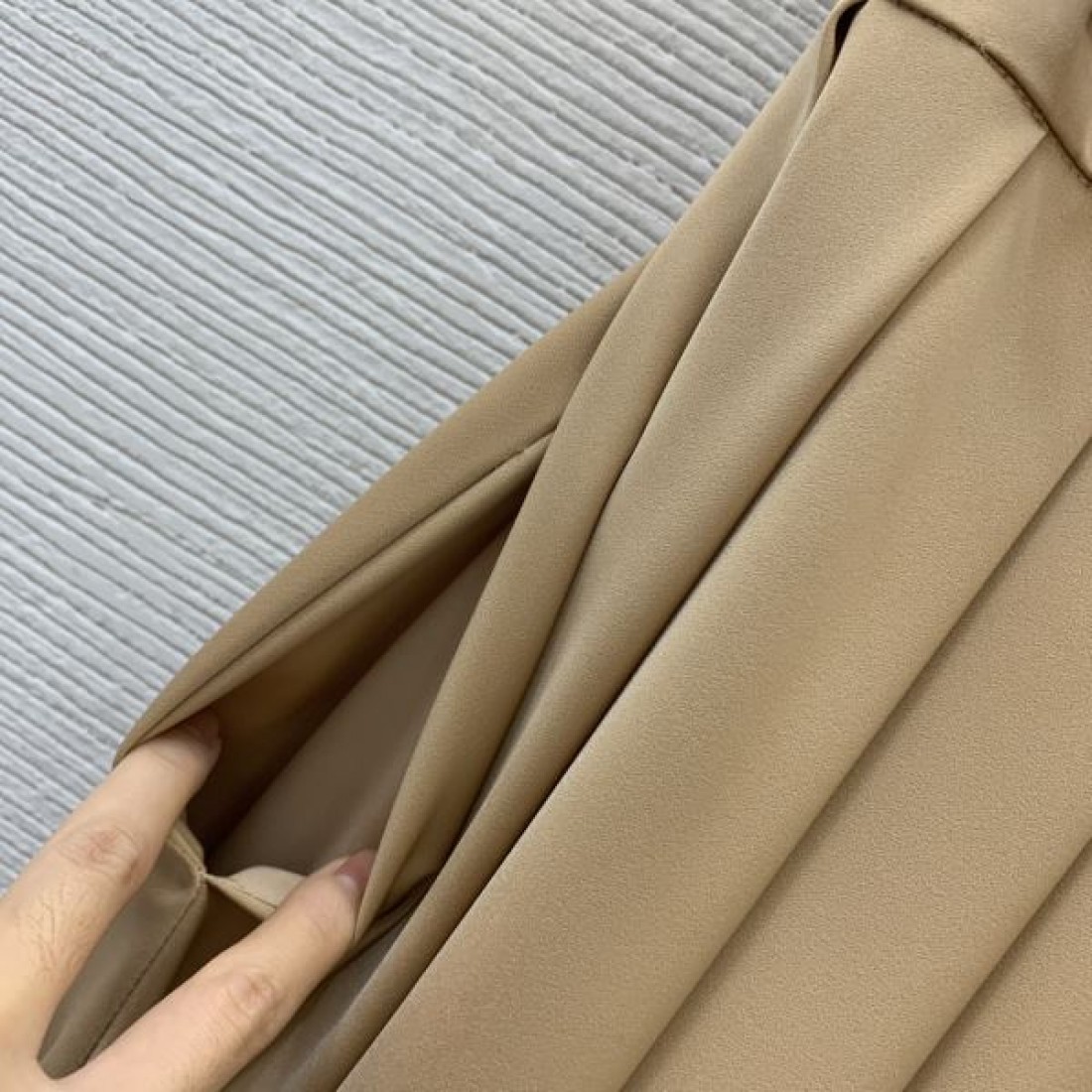 フェミニンで上質な CELINE セリーヌ スーパーコピー ワンピース