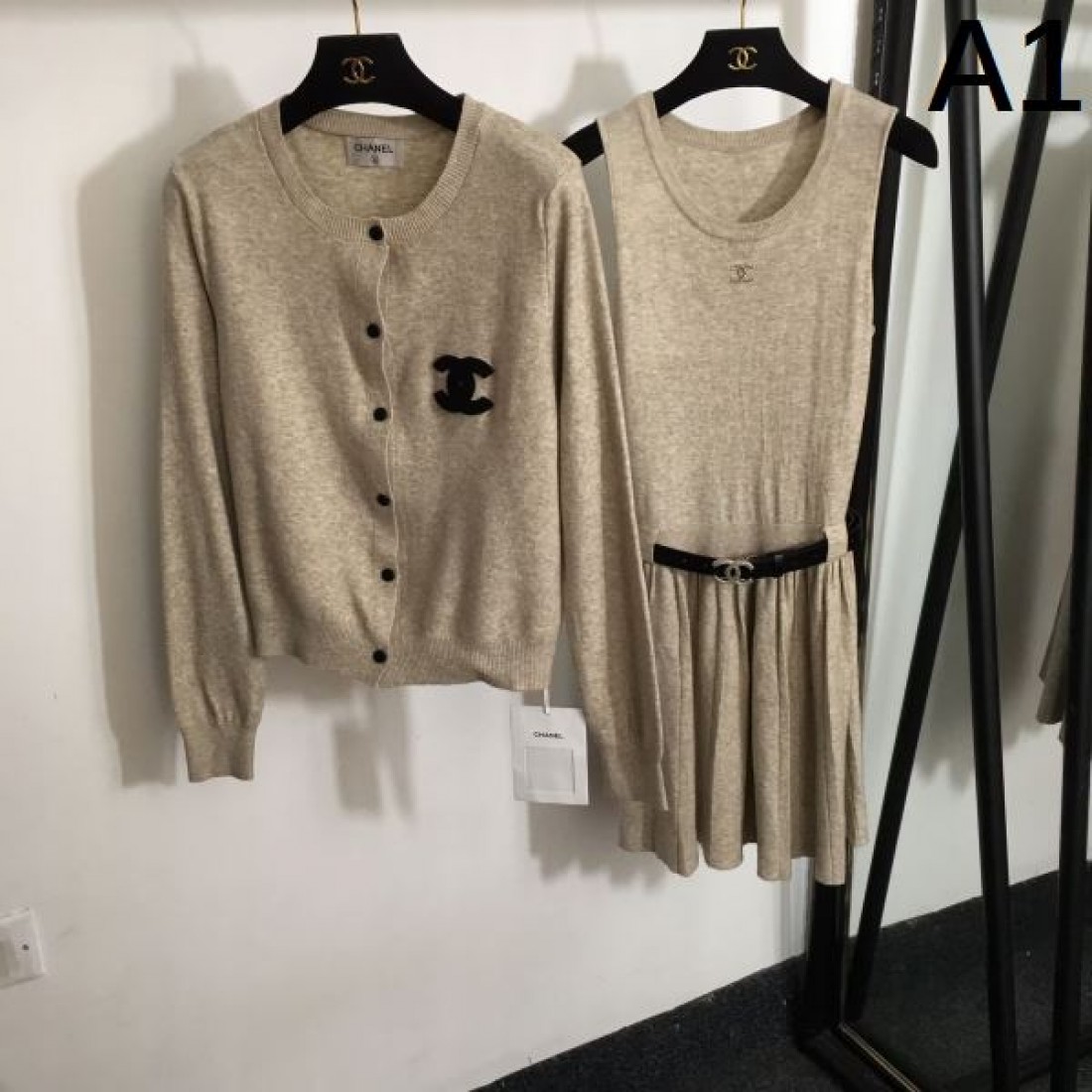 可憐なシルエットが映える CHANEL シャネル スーパーコピー 上下セット