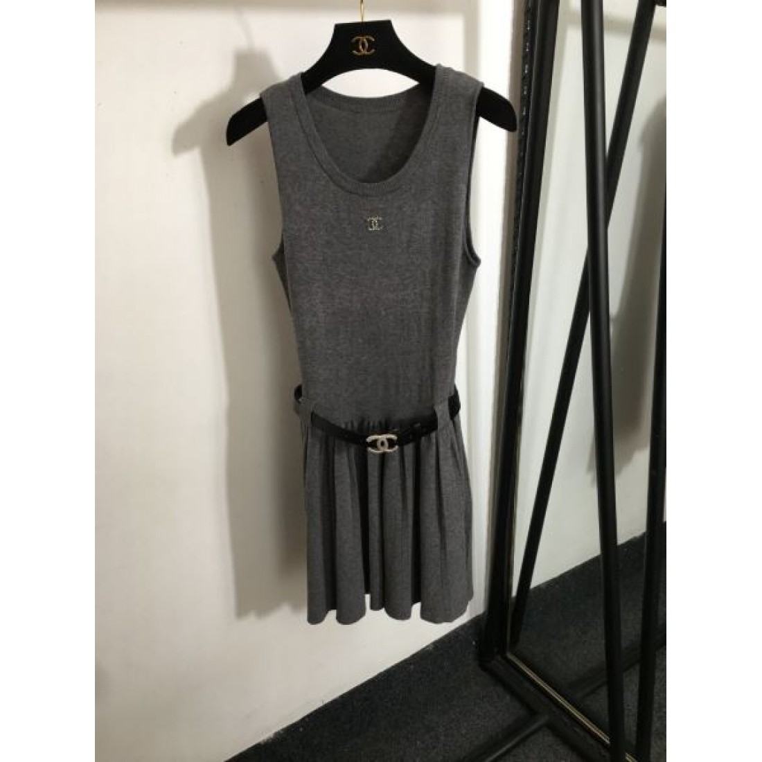 可憐なシルエットが映える CHANEL シャネル スーパーコピー 上下セット 