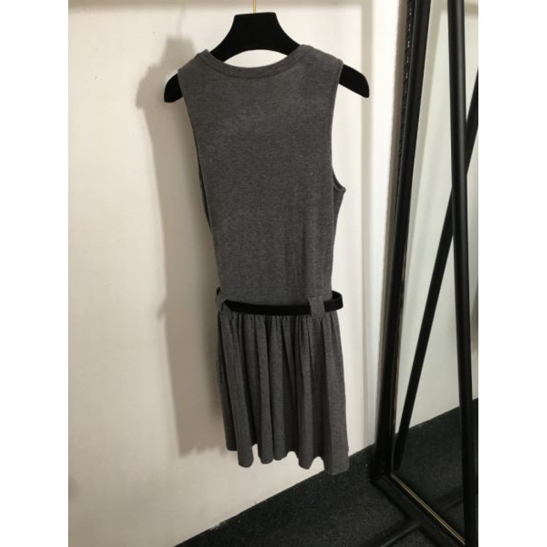 可憐なシルエットが映える CHANEL シャネル スーパーコピー 上下セット 