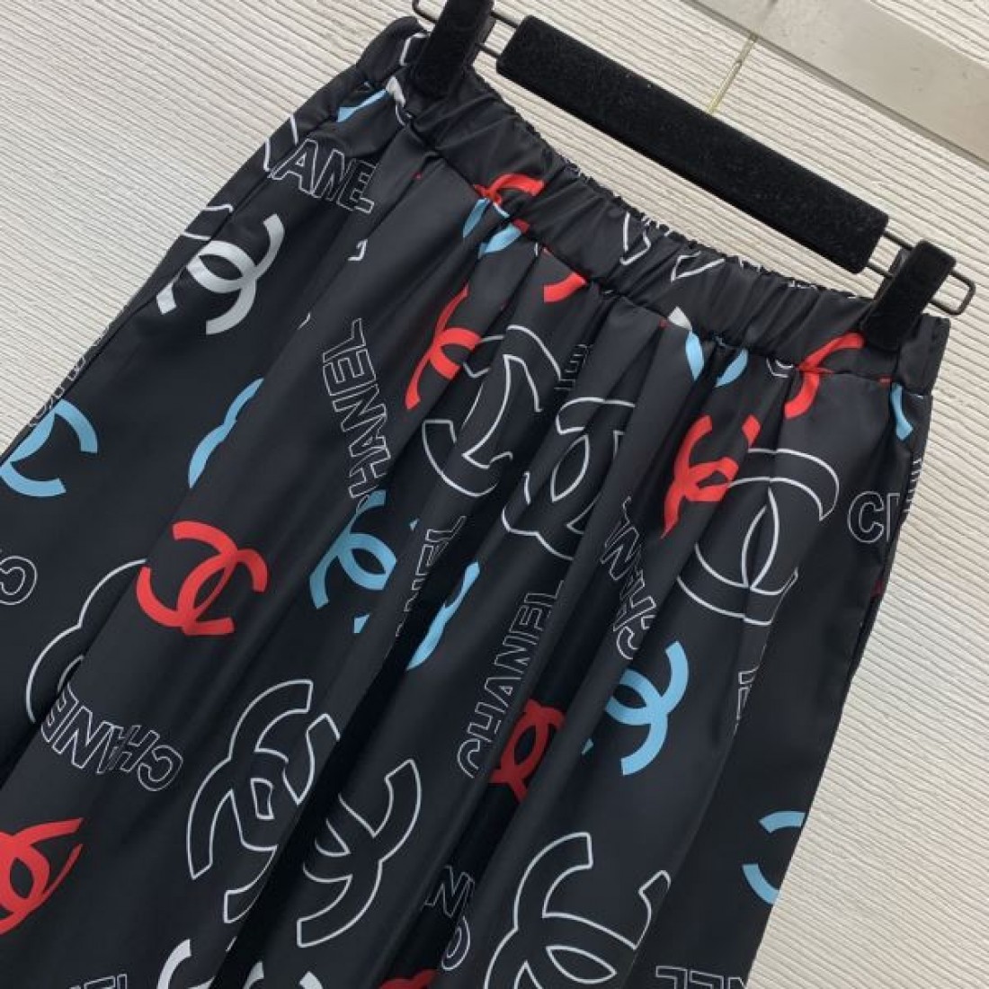 エレガントなムードを演出する CHANEL シャネル スーパーコピー ロングスカート