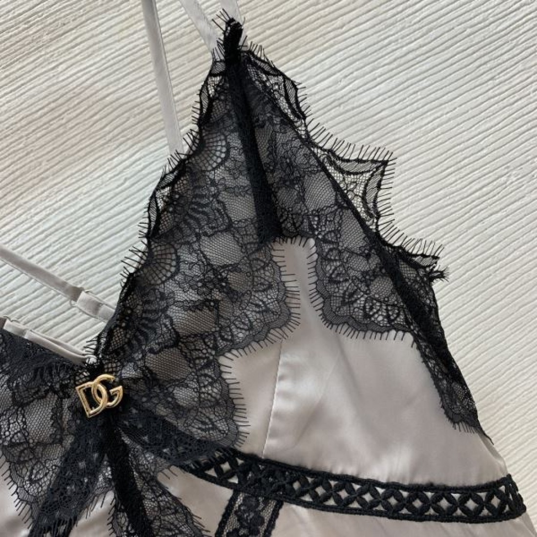 エレガントな DOLCE＆GABBANA ドルチェ＆ガッバーナ スーパーコピー ワンピース 艶やかな美しさ