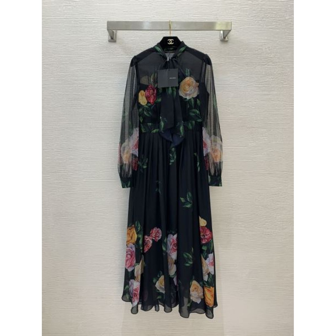 シンプルな ドルチェ＆ガッバーナ スーパーコピー ワンピース DOLCE＆GABBANA でフェミニンに