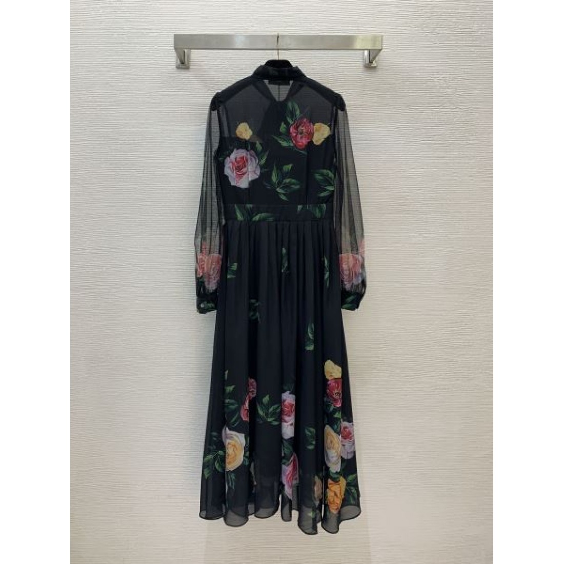シンプルな ドルチェ＆ガッバーナ スーパーコピー ワンピース DOLCE＆GABBANA でフェミニンに