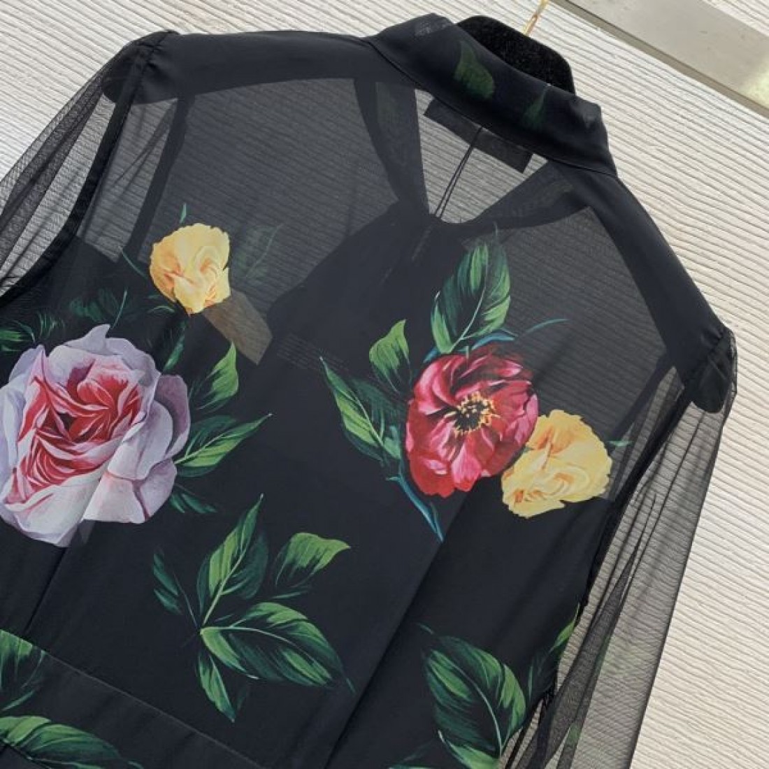 シンプルな ドルチェ＆ガッバーナ スーパーコピー ワンピース DOLCE＆GABBANA でフェミニンに