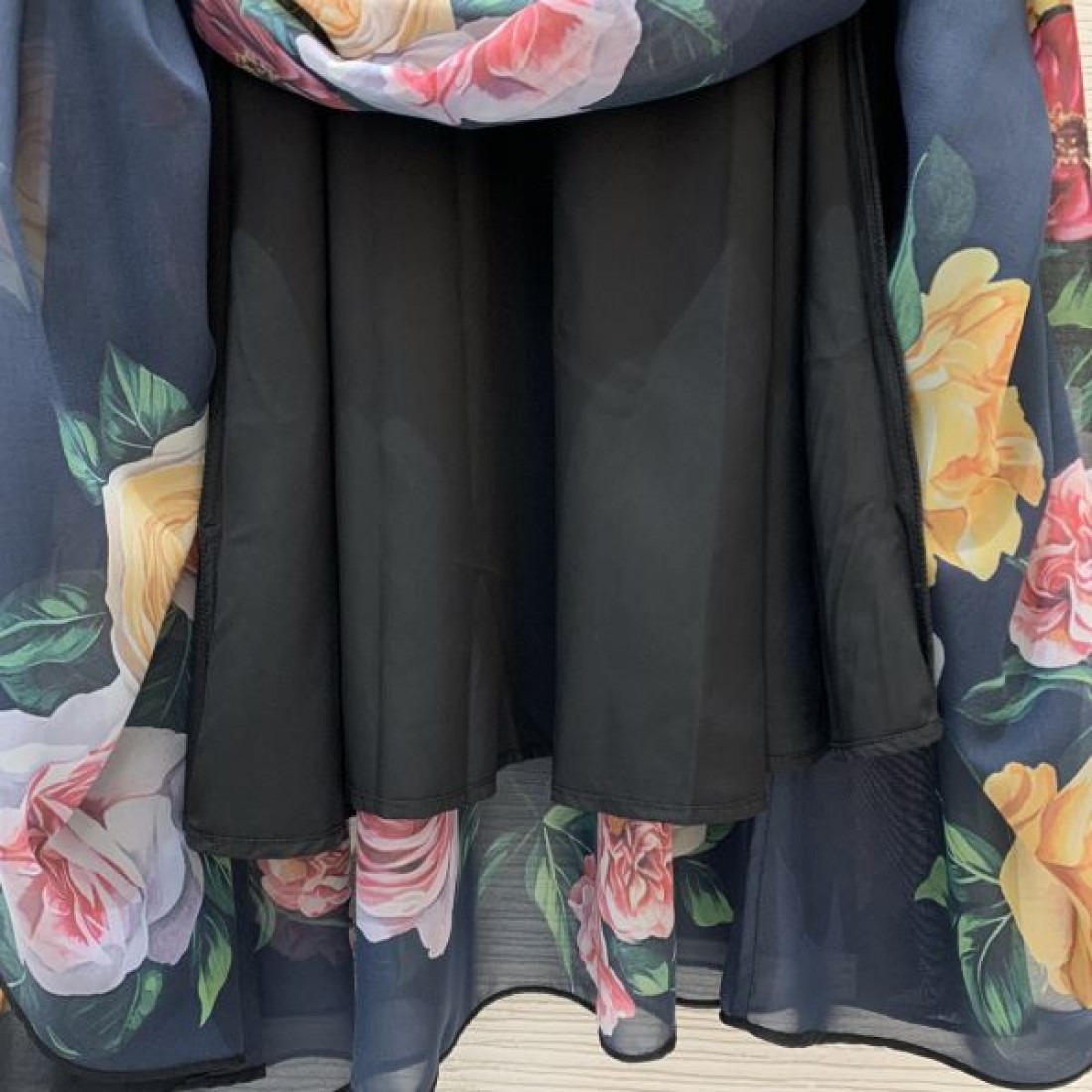 シンプルな ドルチェ＆ガッバーナ スーパーコピー ワンピース DOLCE＆GABBANA でフェミニンに