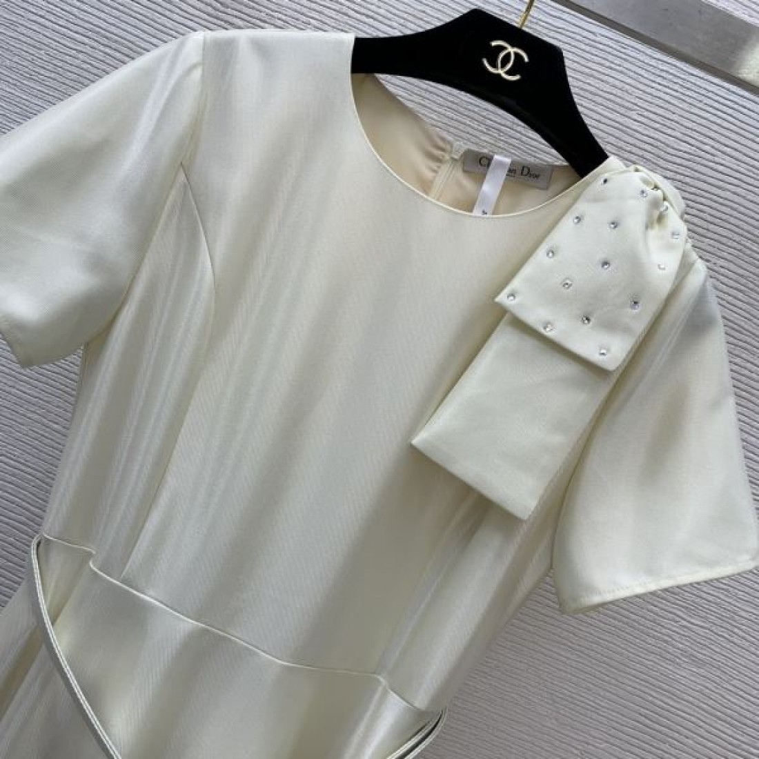 夏に映えるアイテム DIOR ディオール コピー ワンピース 秋冬マストアイテム