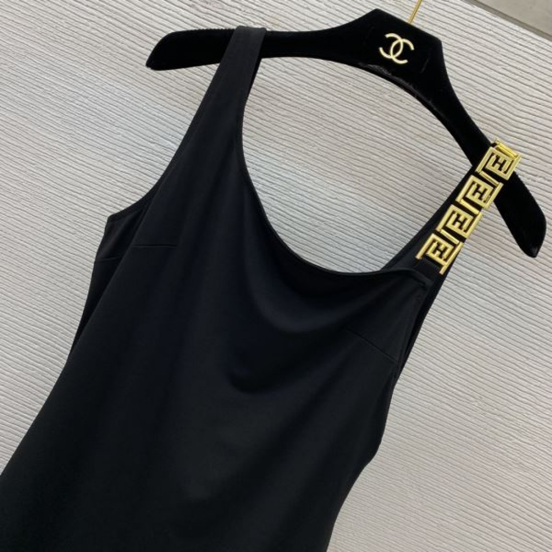 ラグジュアリー感満載 FENDI フェンデイ コピー ワンピース こだわり抜かれた逸品