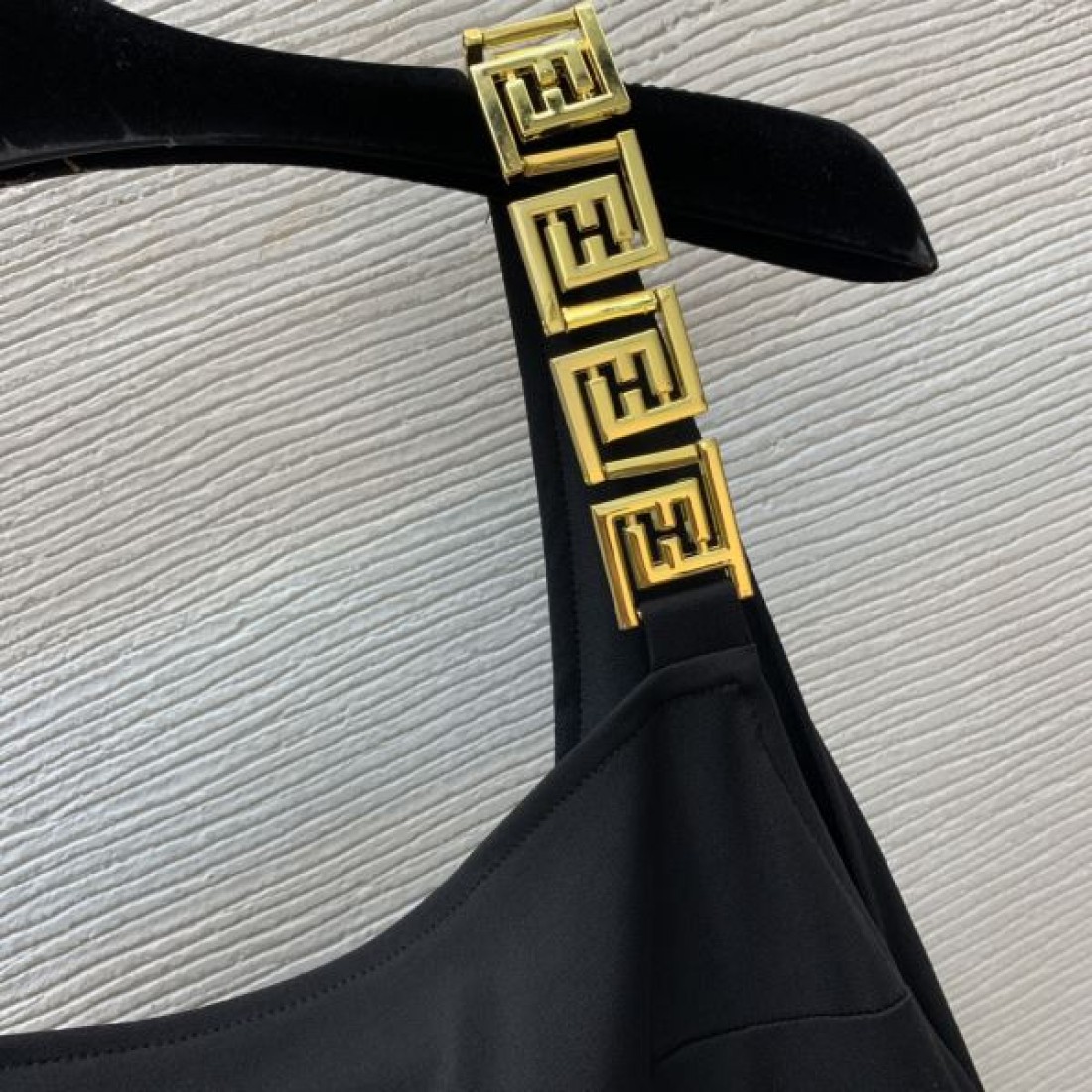 ラグジュアリー感満載 FENDI フェンデイ コピー ワンピース こだわり抜かれた逸品