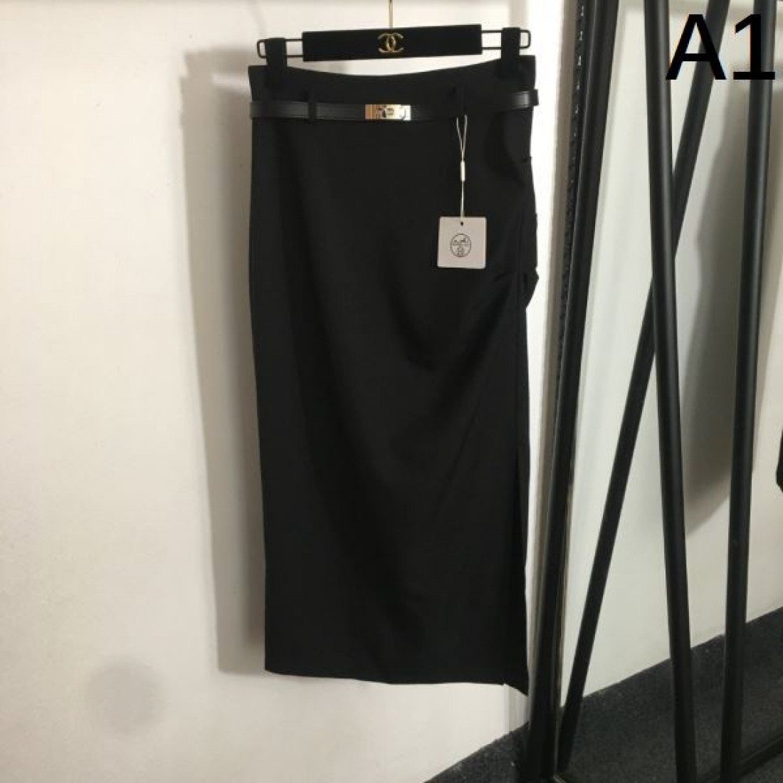 海外セレブ風コーデ HERMES エルメス コピー ロングスカート 高級感漂うデザイン