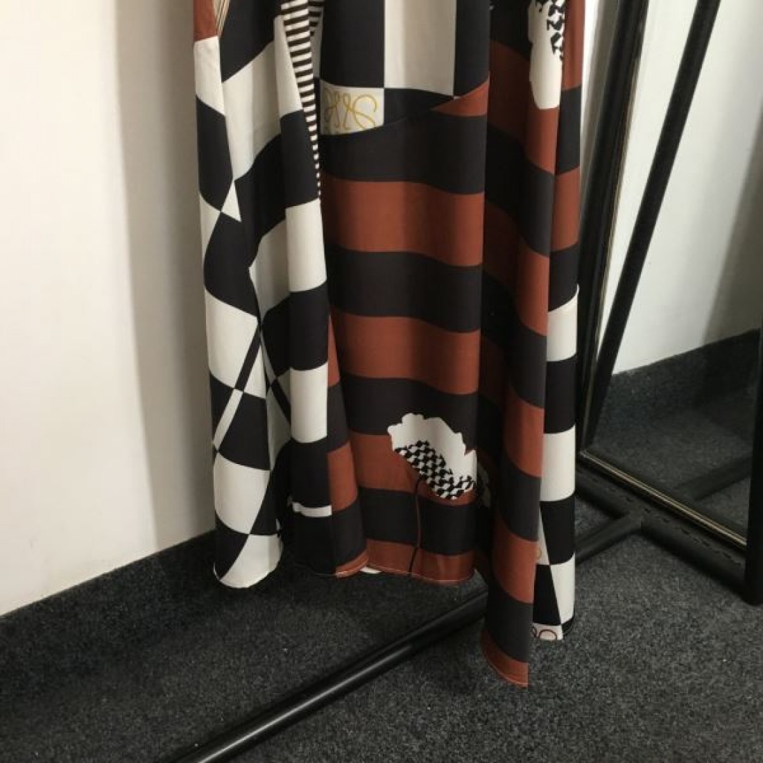 スタイリッシュなスタイル LOEWE ロエベ コピー ワンピース 一瞬で華やぐ