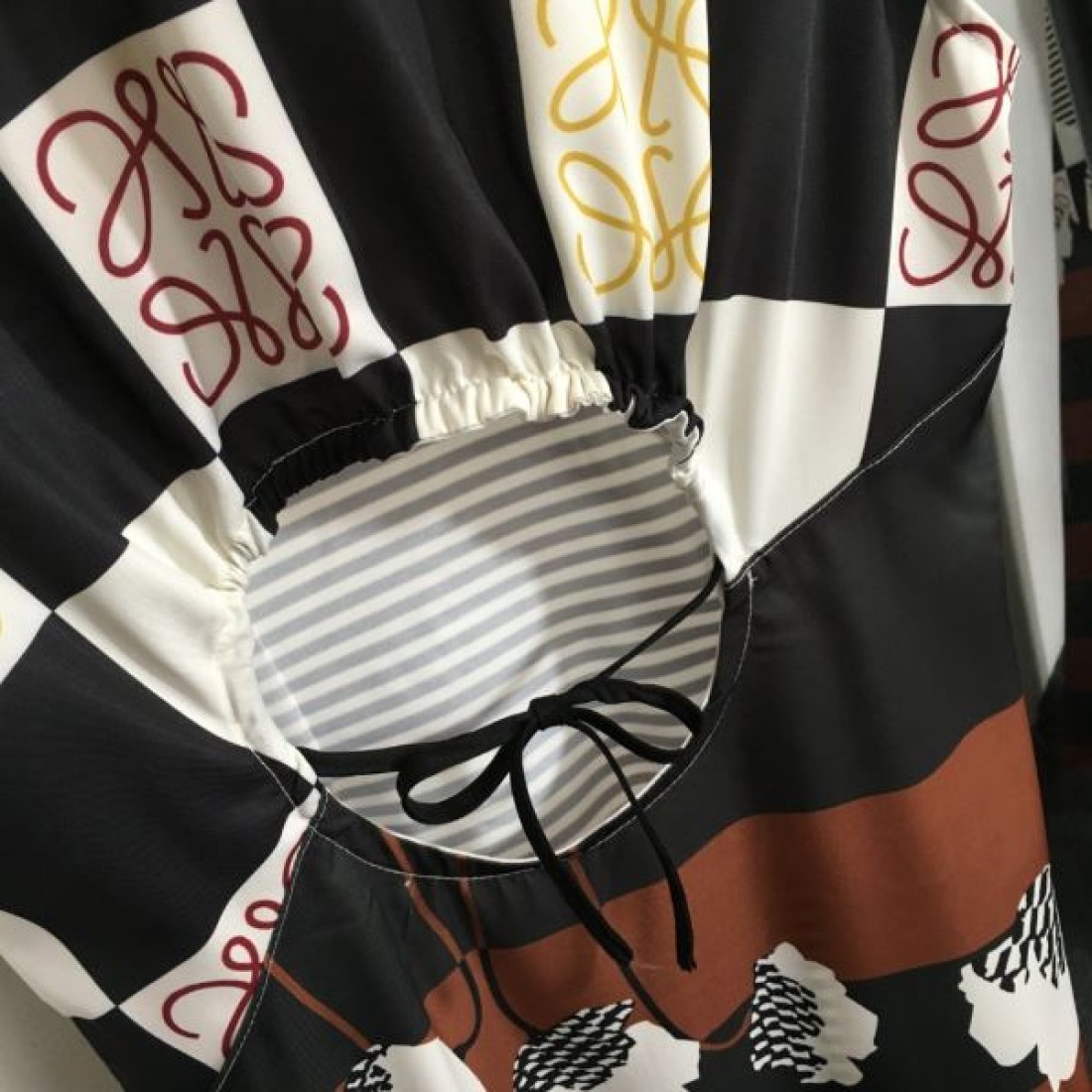 スタイリッシュなスタイル LOEWE ロエベ コピー ワンピース 一瞬で華やぐ