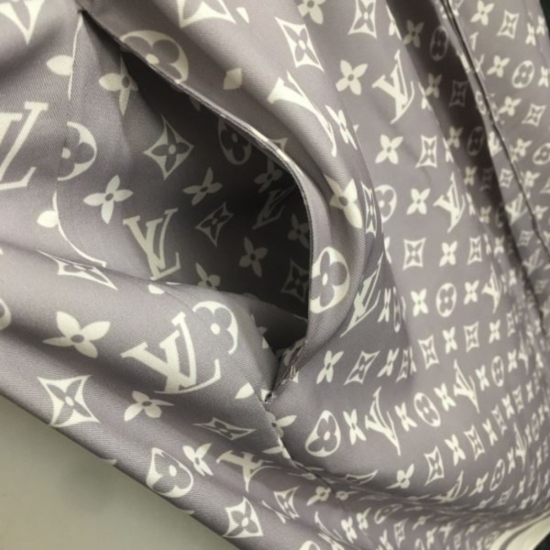 自分へのご褒美に LOUIS VUITTON ルイヴィトン コピー ワンピース ギフトにも最適