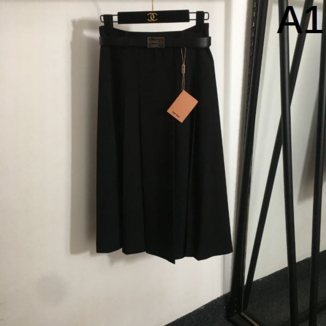旬コーデに最適 MIU MIU ミュウミュウ コピー プリーツスカート オールシーズン活躍