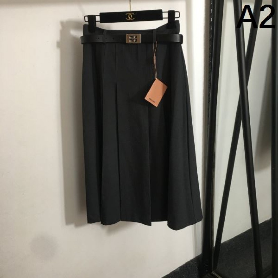 旬コーデに最適 MIU MIU ミュウミュウ コピー プリーツスカート オールシーズン活躍