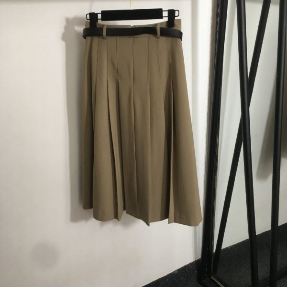 旬コーデに最適 MIU MIU ミュウミュウ コピー プリーツスカート オールシーズン活躍