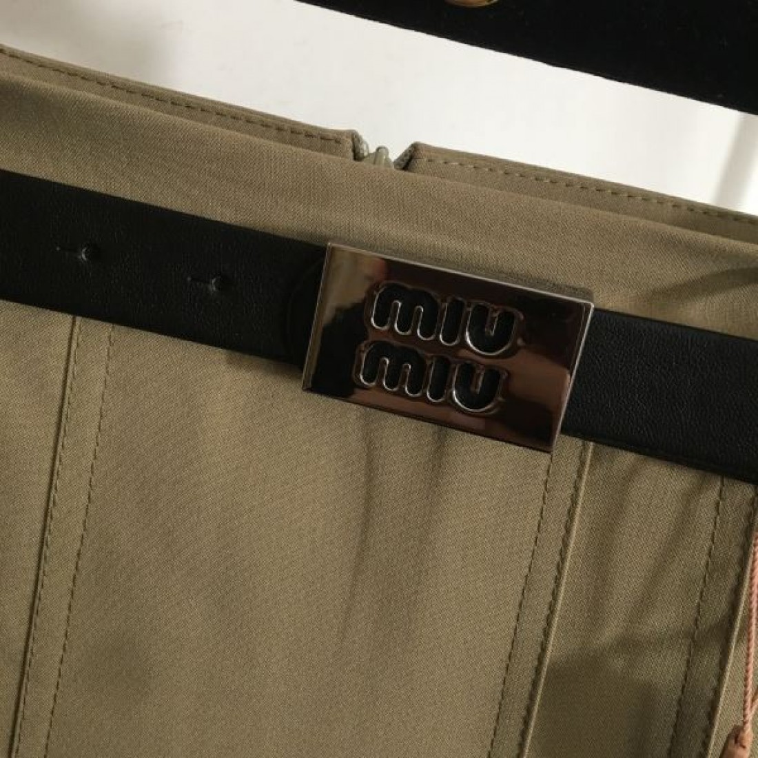 旬コーデに最適 MIU MIU ミュウミュウ コピー プリーツスカート オールシーズン活躍
