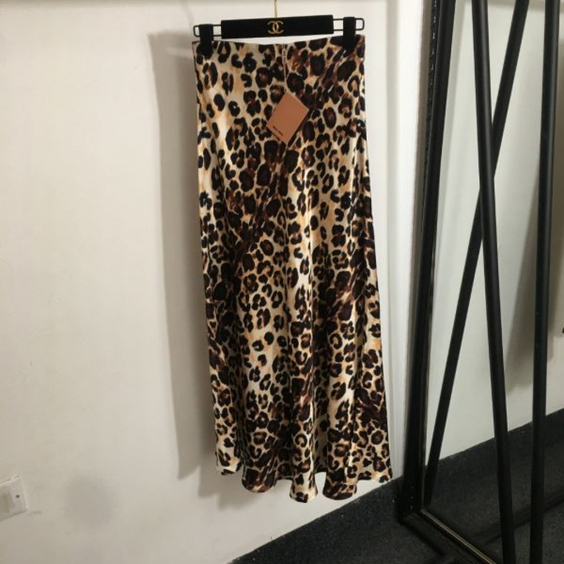 MIU MIU ミュウミュウ コピー ロングスカート エレガントで軽やかな印象