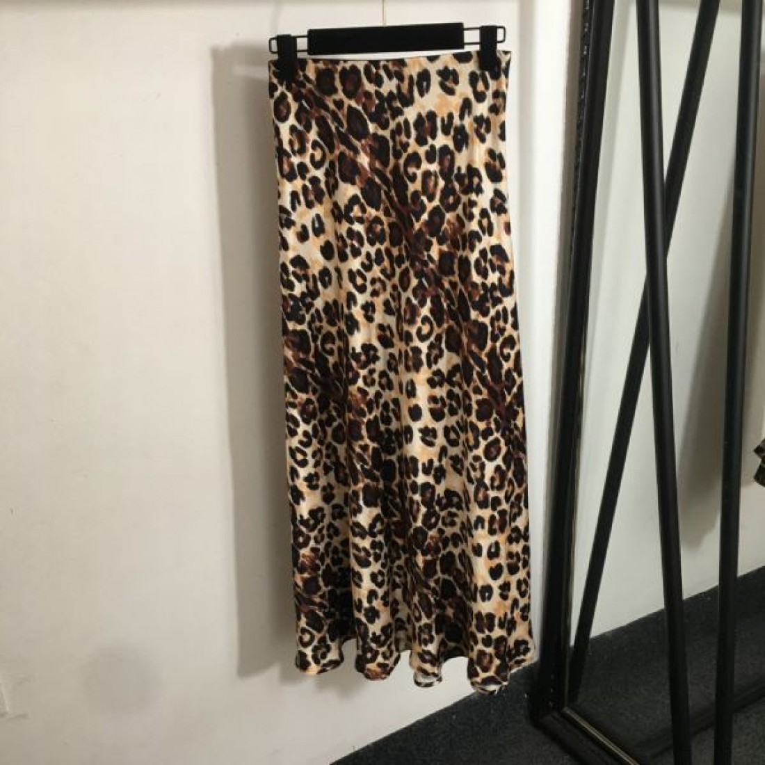 MIU MIU ミュウミュウ コピー ロングスカート エレガントで軽やかな印象