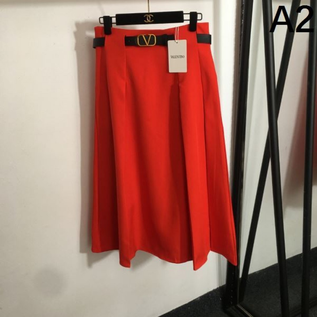 優美でフェミニンな VALENTINO ヴァレンティノ コピー スカート 洗練された印象