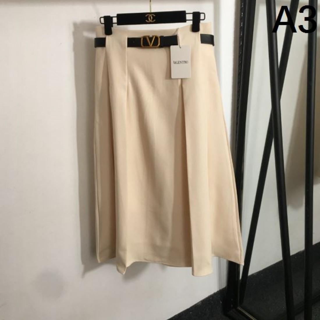 優美でフェミニンな VALENTINO ヴァレンティノ コピー スカート 洗練された印象
