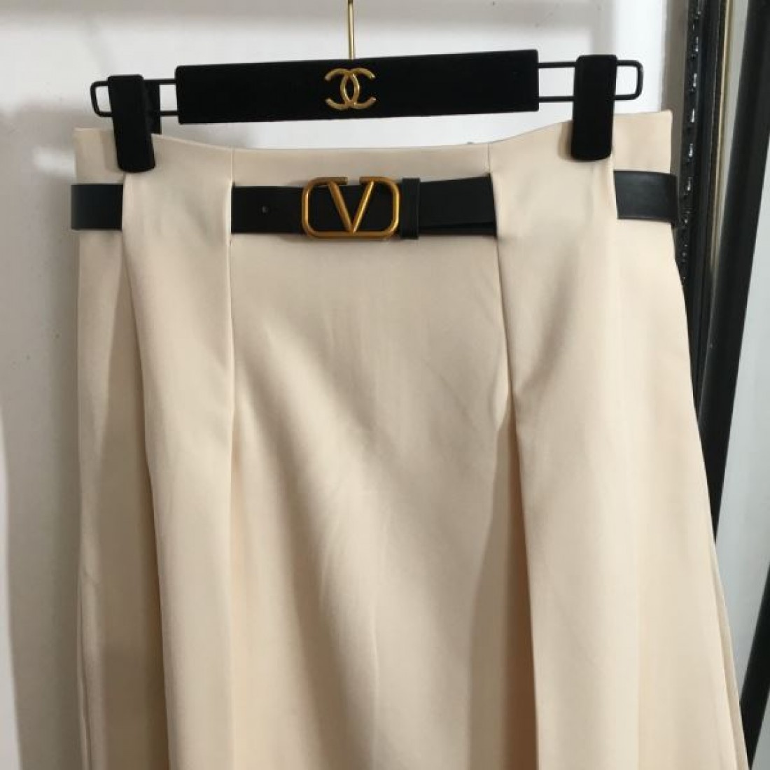 優美でフェミニンな VALENTINO ヴァレンティノ コピー スカート 洗練された印象