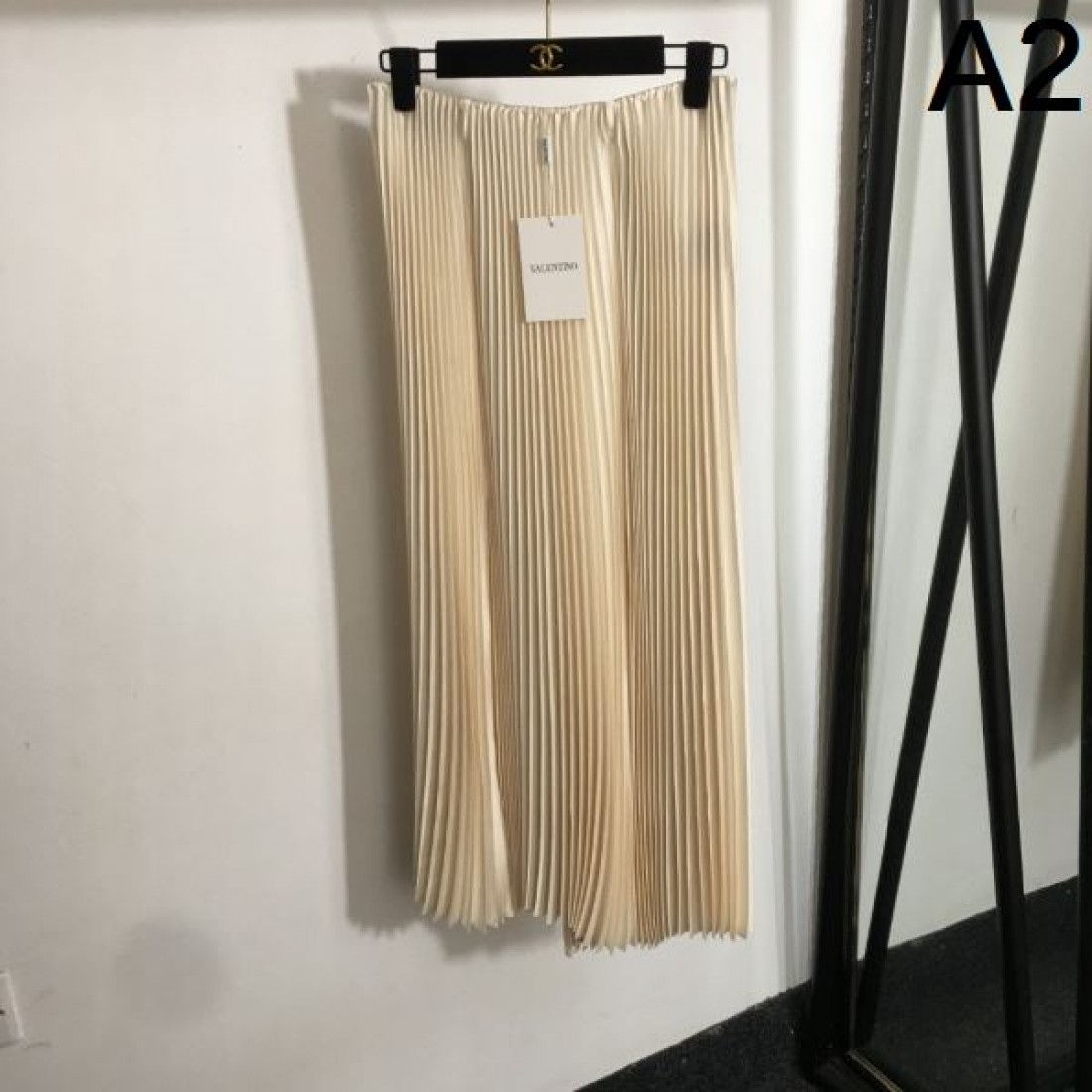  軽やかで繊細な VALENTINO ヴァレンティノ コピー プリーツスカート ナチュラルな動き