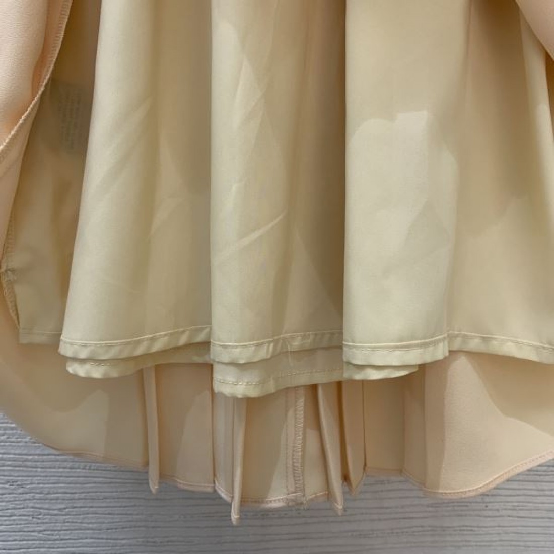 トレンド感あふれる VALENTINO ヴァレンティノ コピー ワンピース 立体的なシルエット
