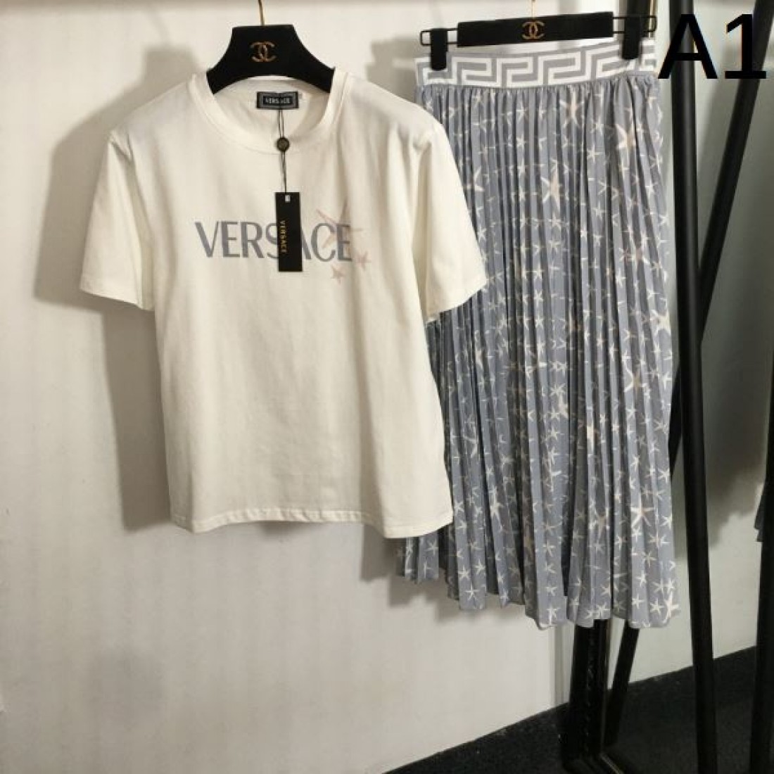 VERSACE ヴェルサーチェ コピー 上下セット 快適でおしゃれなシルエット