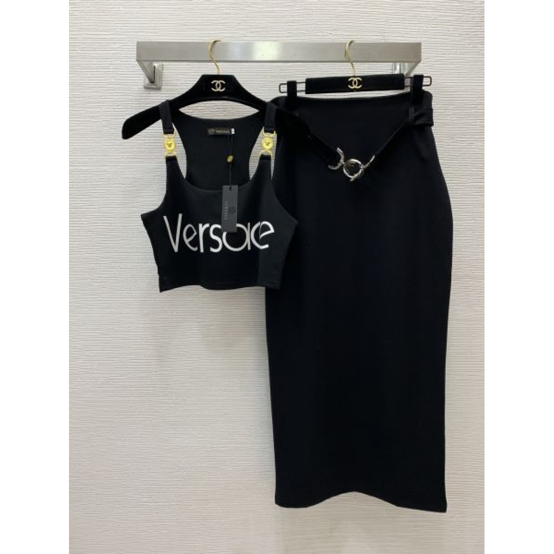 トレンド感のある VERSACE ヴェルサーチェ コピー 上下セット 洗練されたバランス感
