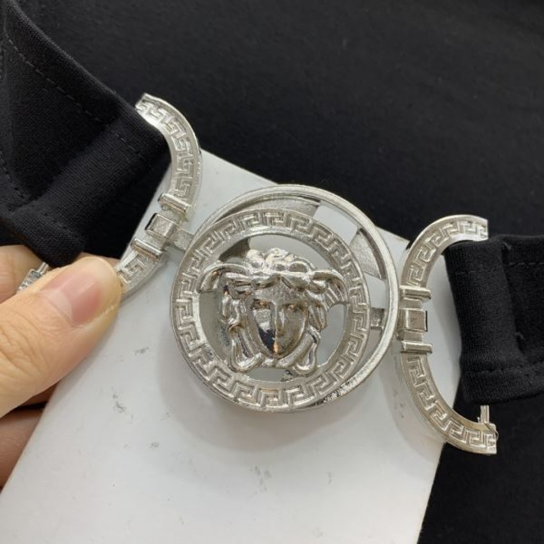 トレンド感のある VERSACE ヴェルサーチェ コピー 上下セット 洗練されたバランス感