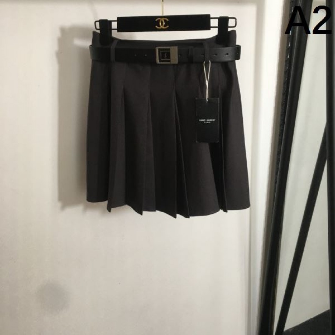 トレンド感あふれる YSL イヴ サンローラン コピー スカート モダンな印象に