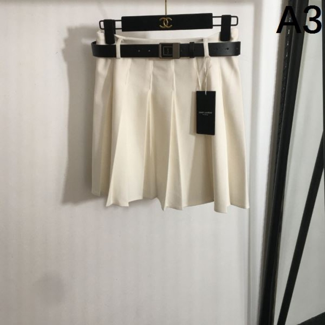 トレンド感あふれる YSL イヴ サンローラン コピー スカート モダンな印象に