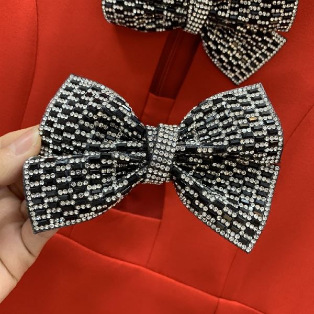  エレガントで都会的な YSL イヴ サンローラン コピー ワンピース 洗練されたフォルム