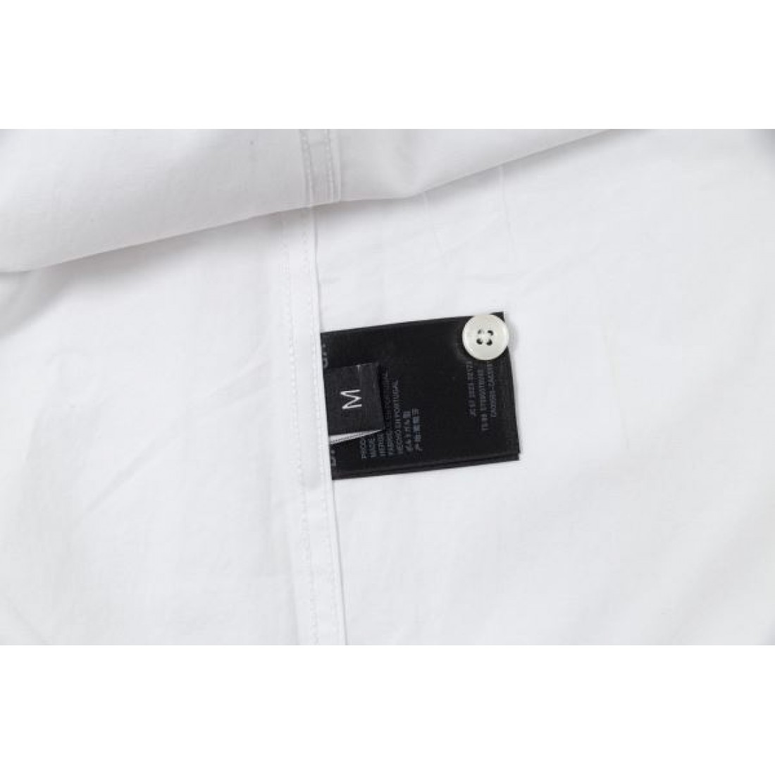 BALENCIAGA バレンシアガ コピー 半袖Tシャツ クールで個性的なデザインが魅力