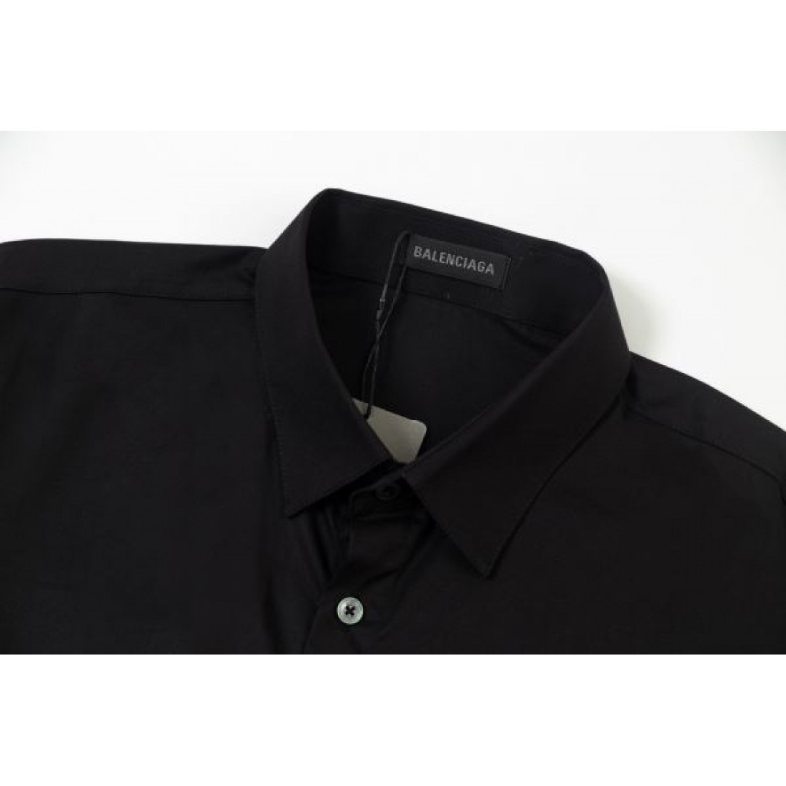 柔らかくエッジの効いた BALENCIAGA バレンシアガ コピー シャツ