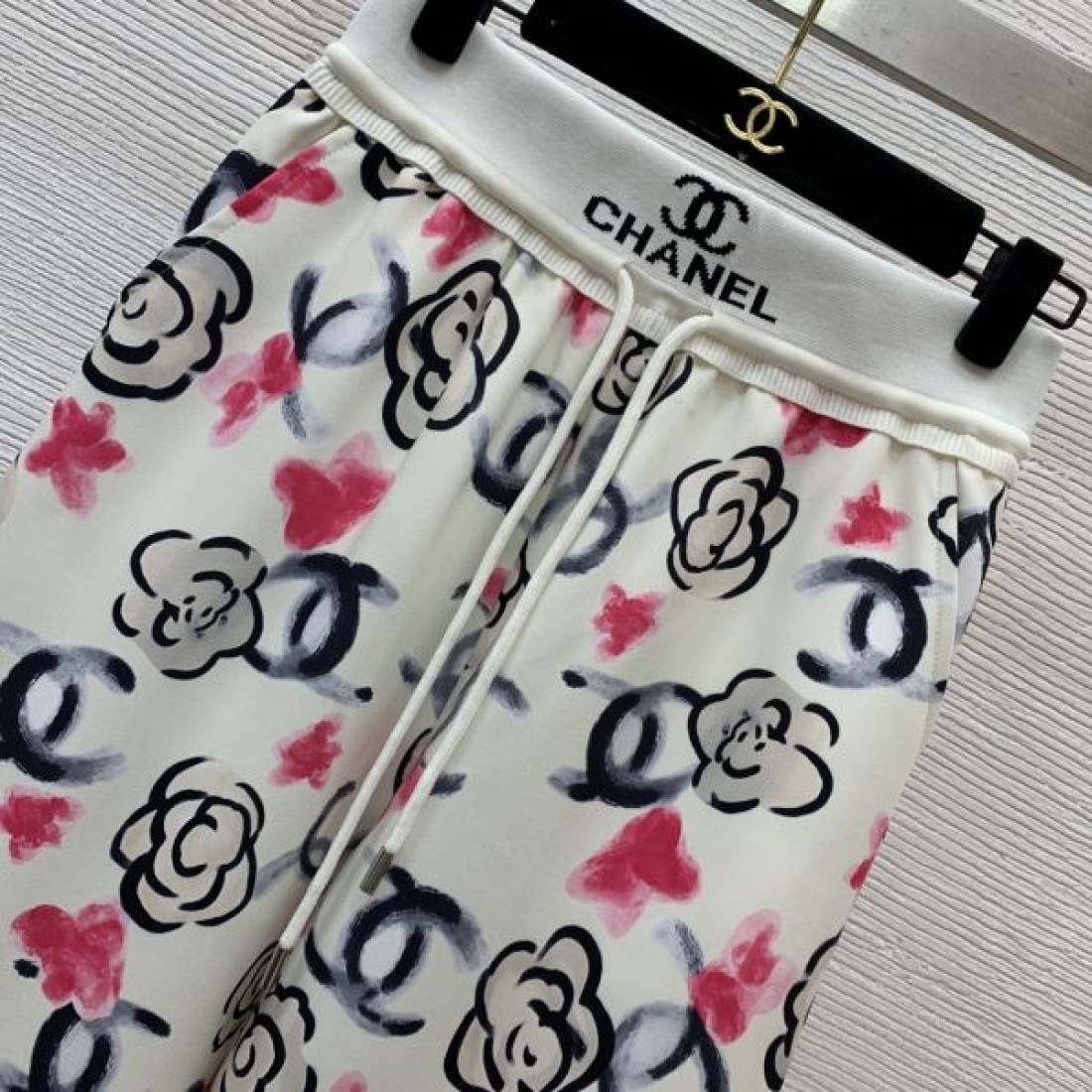 シンプルでエレガントな CHANEL シャネル コピー カジュアルパンツ 上品なデザイン