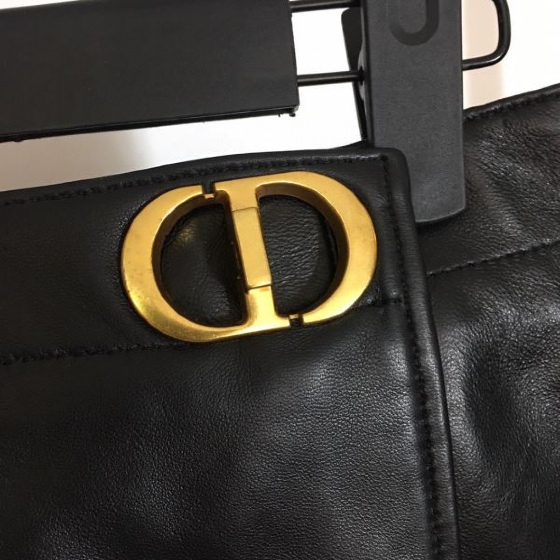  シンプルで洗練された DIOR ディオール コピー 半ズボン 高級感あるデザイン
